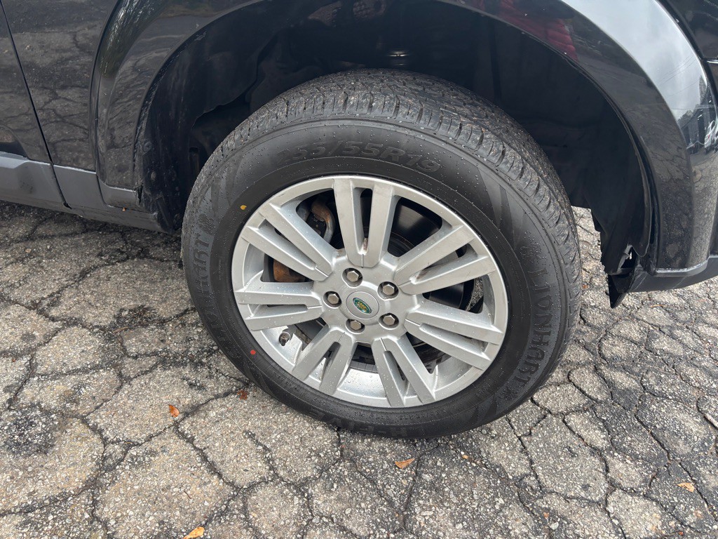 2011 Land Rover LR4 Image 9