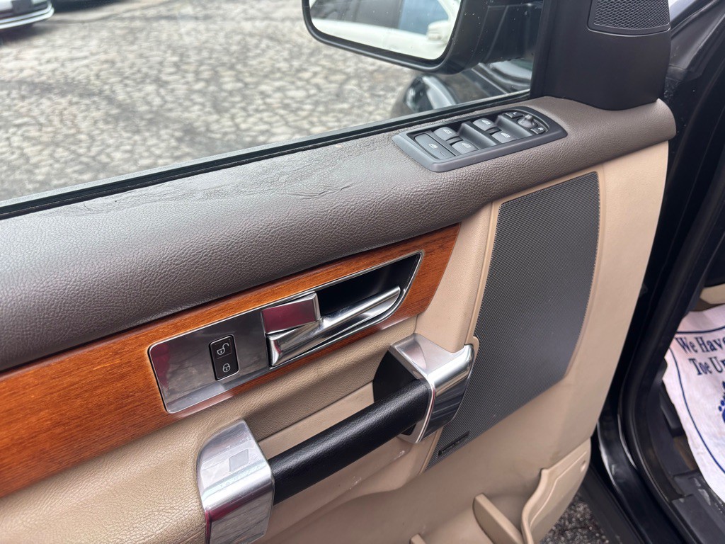 2011 Land Rover LR4 Image 17