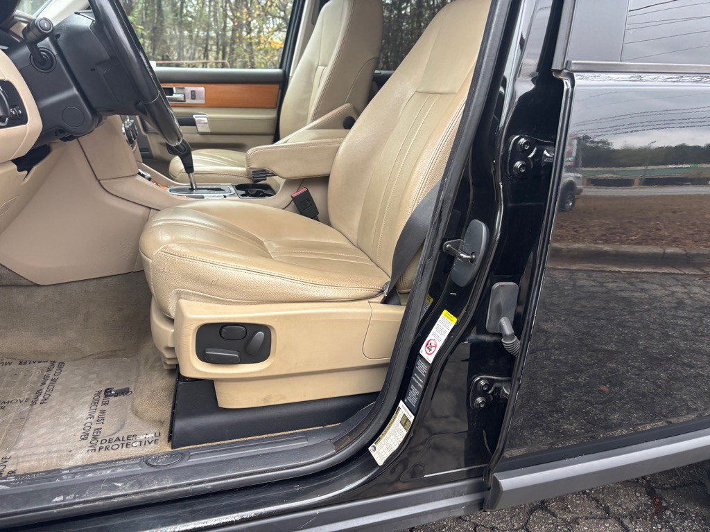 2011 Land Rover LR4 Image 19