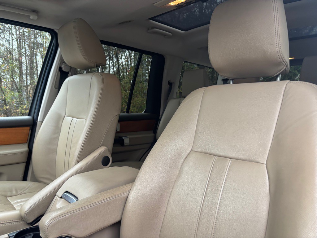 2011 Land Rover LR4 Image 21