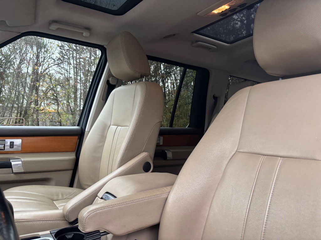 2011 Land Rover LR4 Image 22
