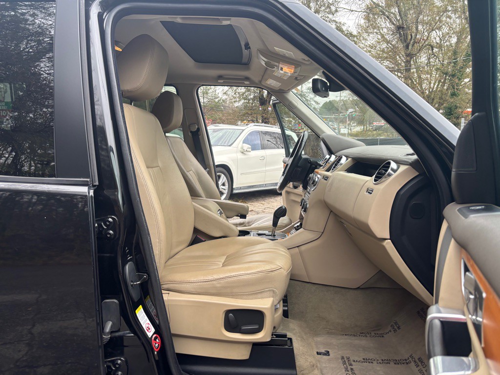 2011 Land Rover LR4 Image 24