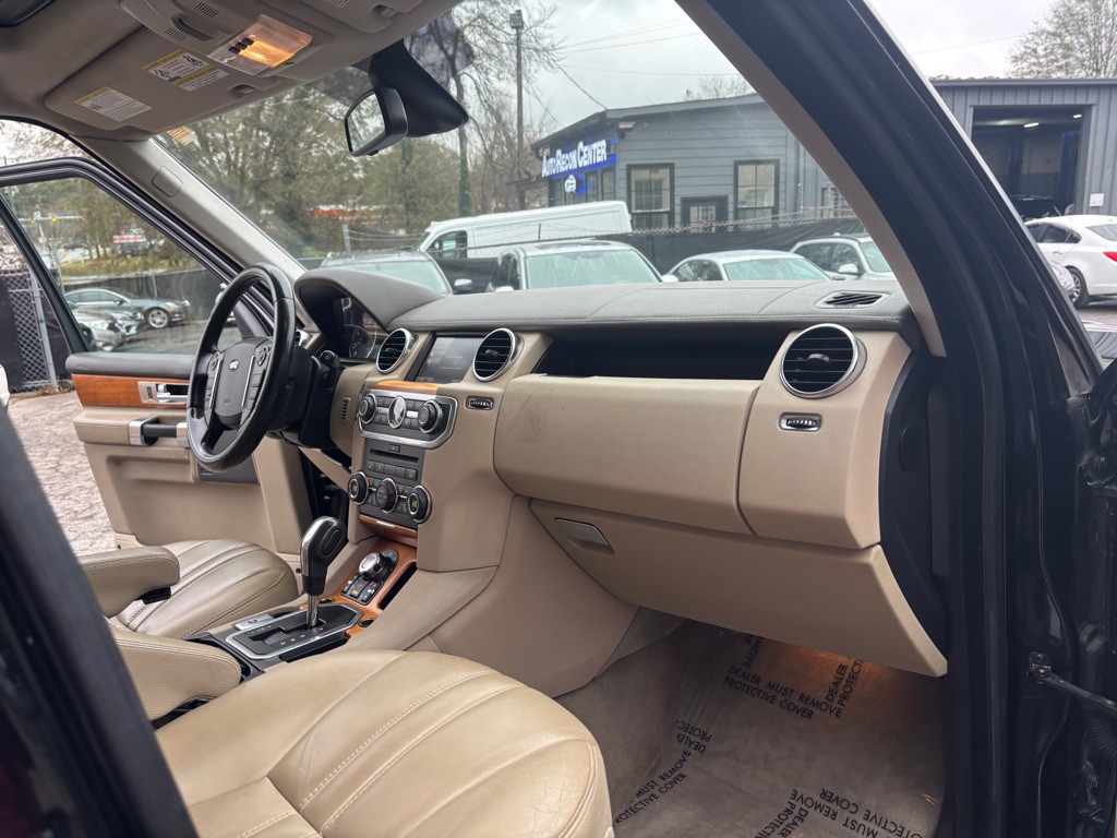 2011 Land Rover LR4 Image 30