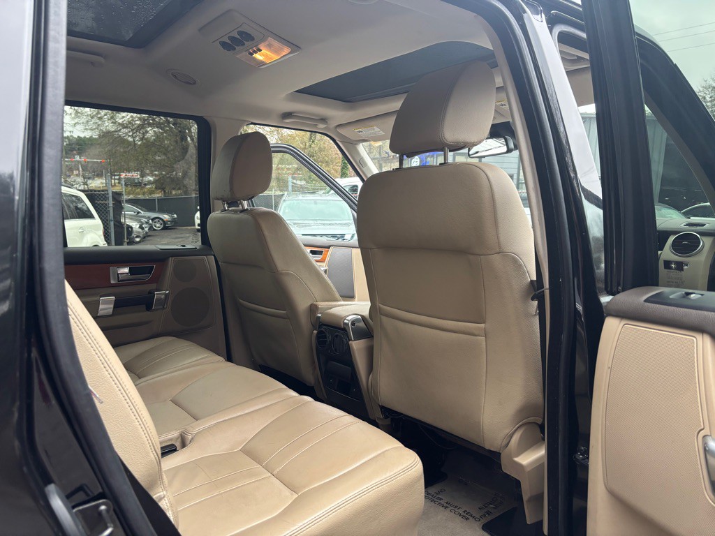 2011 Land Rover LR4 Image 31