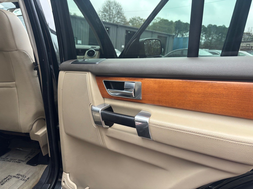 2011 Land Rover LR4 Image 33