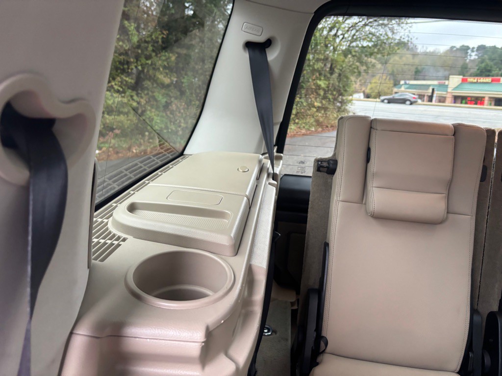 2011 Land Rover LR4 Image 40