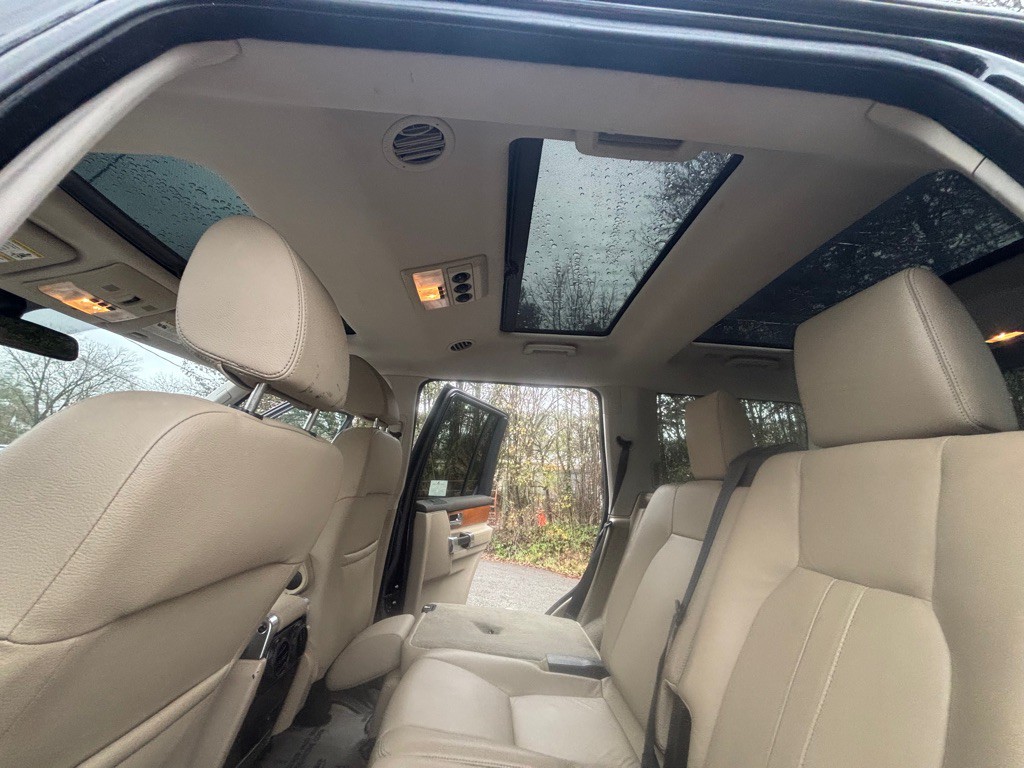 2011 Land Rover LR4 Image 45