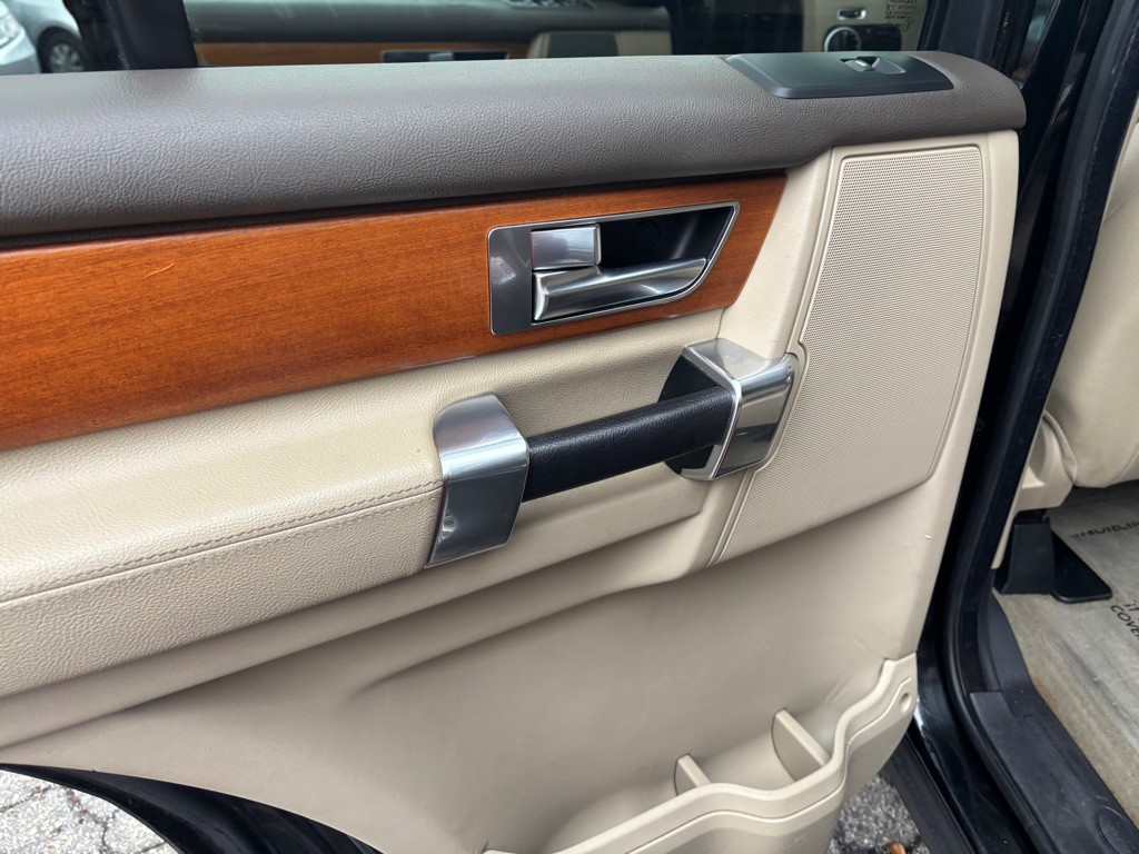2011 Land Rover LR4 Image 46