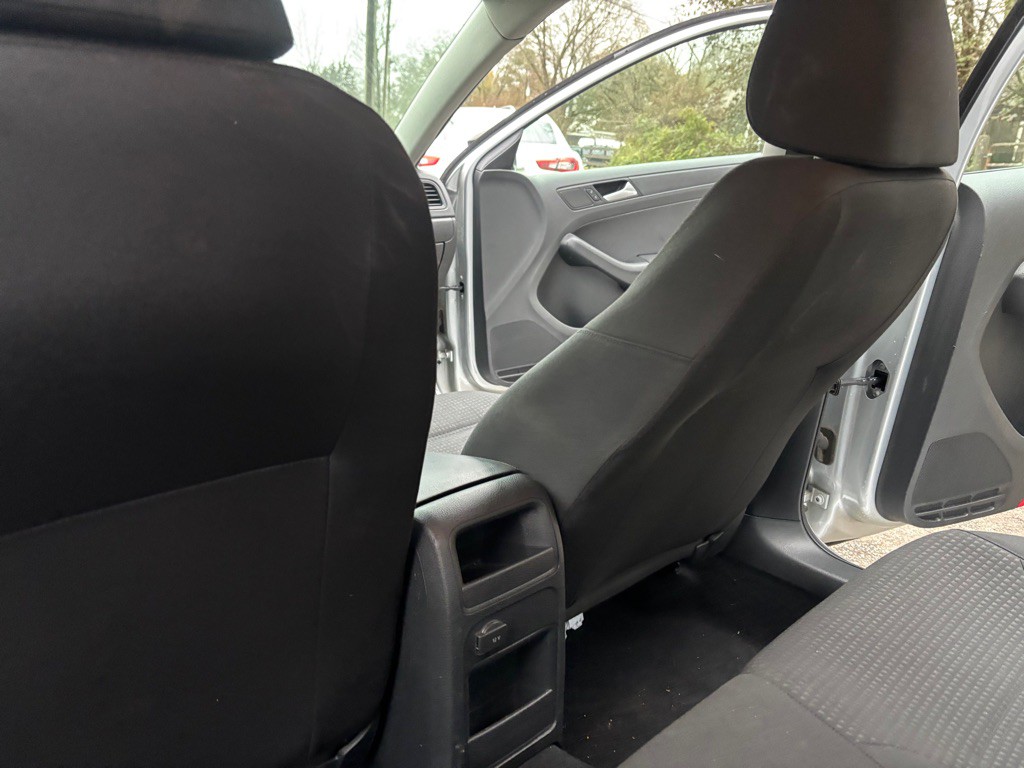 2016 Volkswagen Jetta Image 28