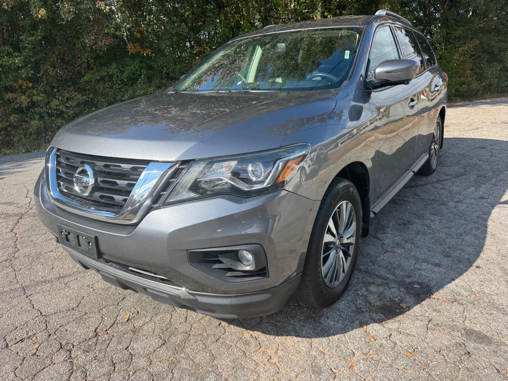 2017 Nissan Pathfinder Image 1