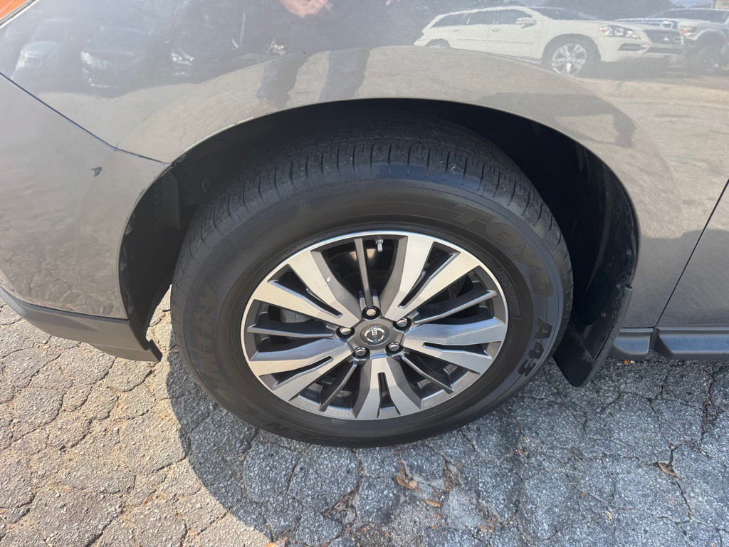 2017 Nissan Pathfinder Image 16