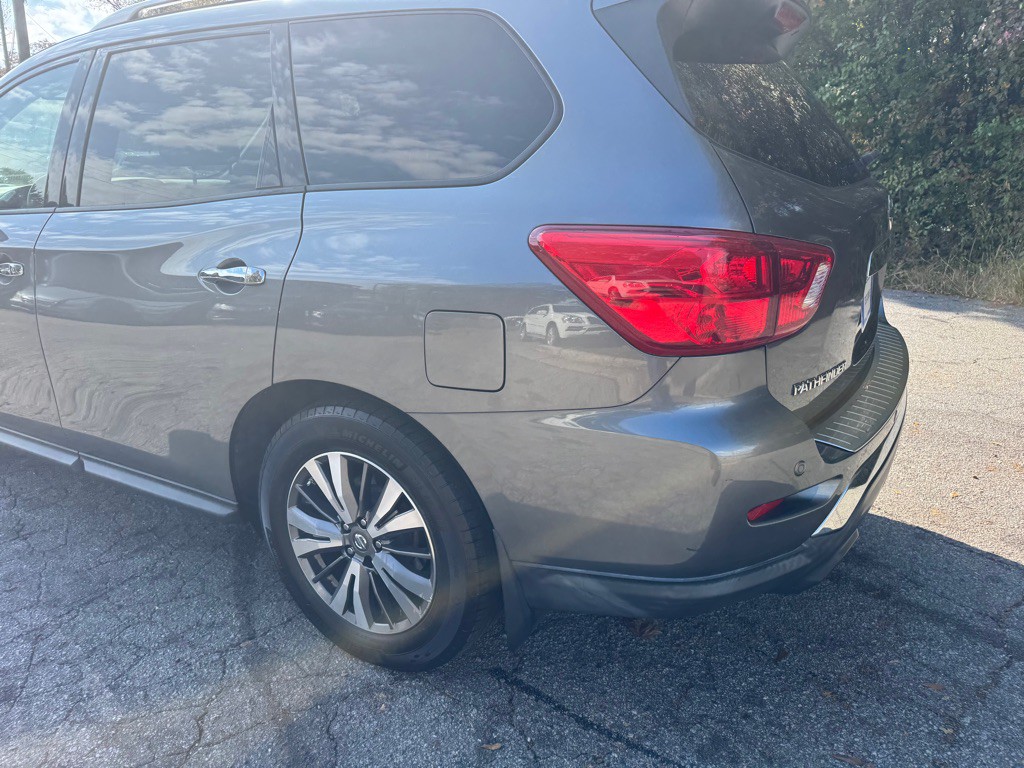 2017 Nissan Pathfinder Image 21