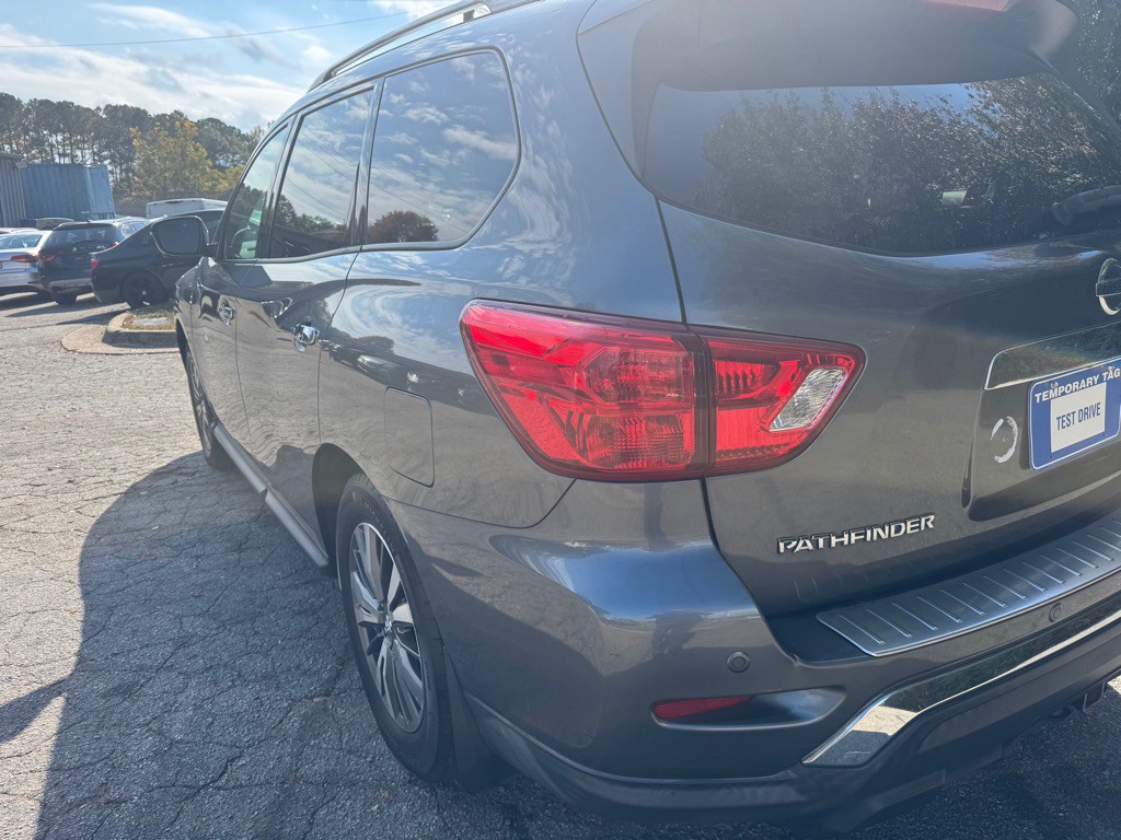 2017 Nissan Pathfinder Image 22