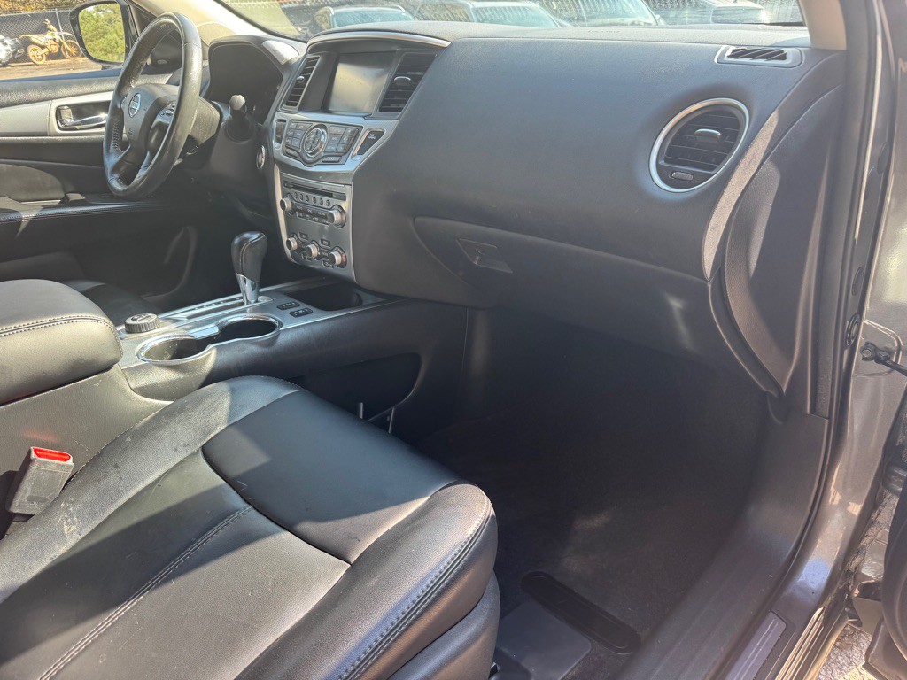 2017 Nissan Pathfinder Image 30