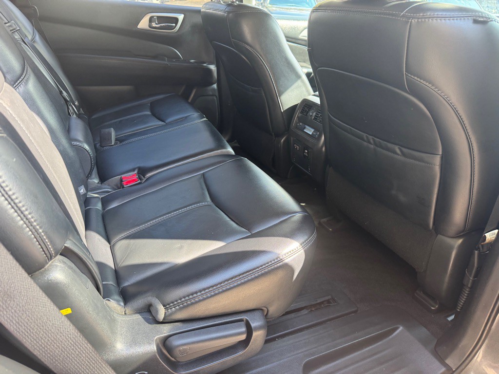 2017 Nissan Pathfinder Image 34