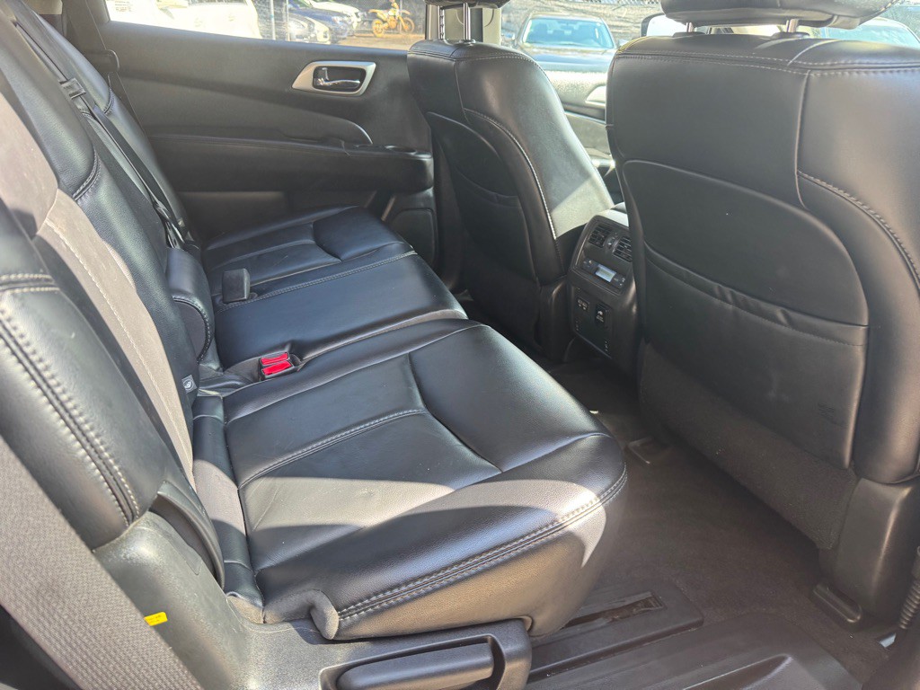2017 Nissan Pathfinder Image 35