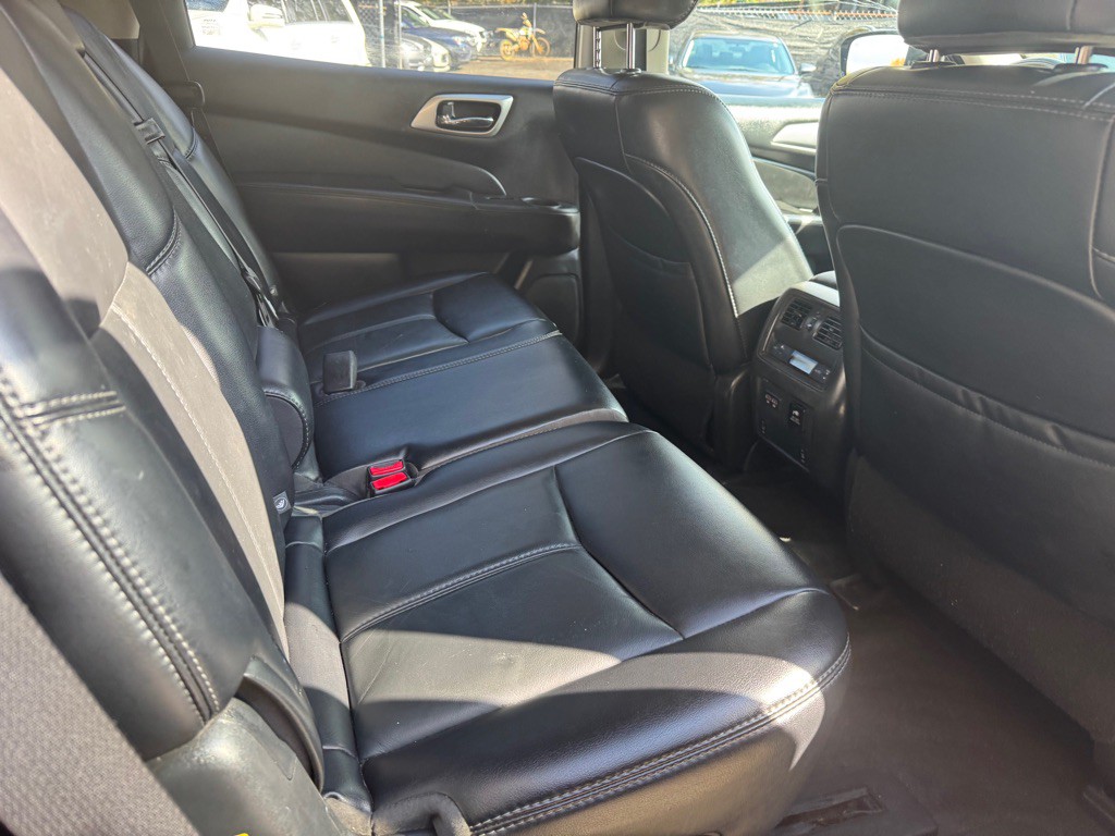 2017 Nissan Pathfinder Image 36