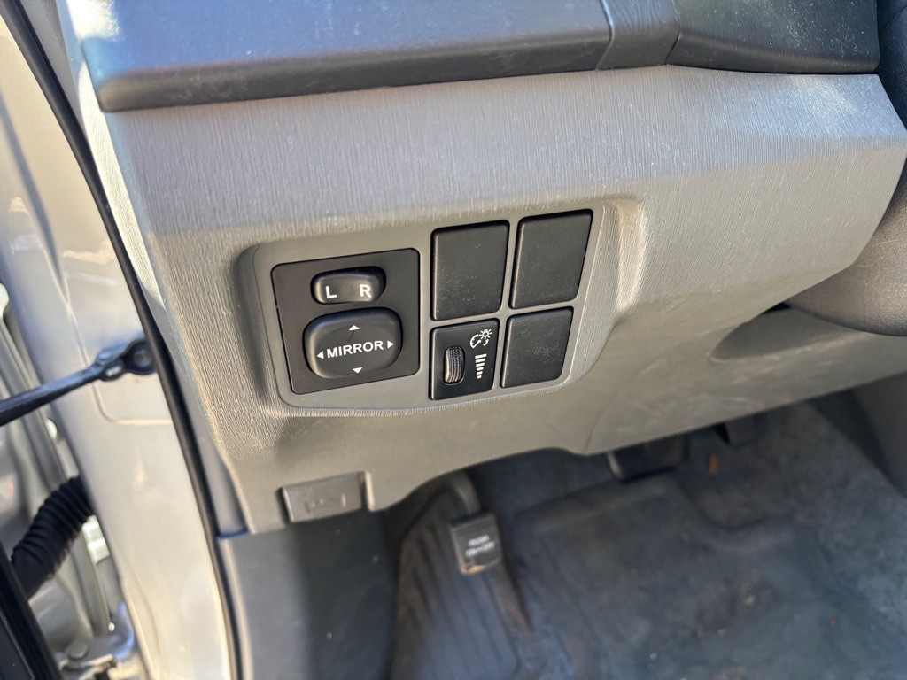 2010 Toyota Prius Image 40