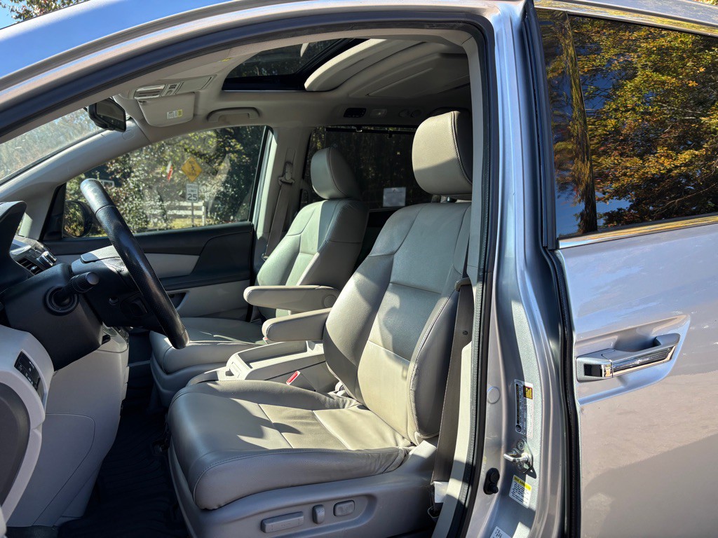 2015 Honda Odyssey Image 16