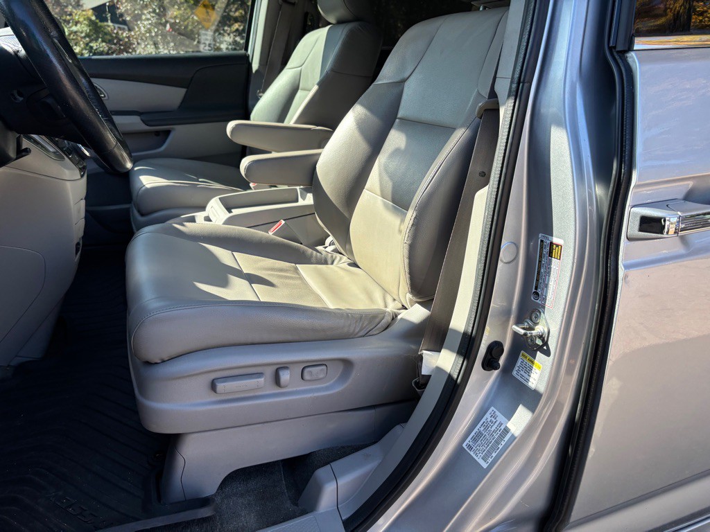2015 Honda Odyssey Image 17