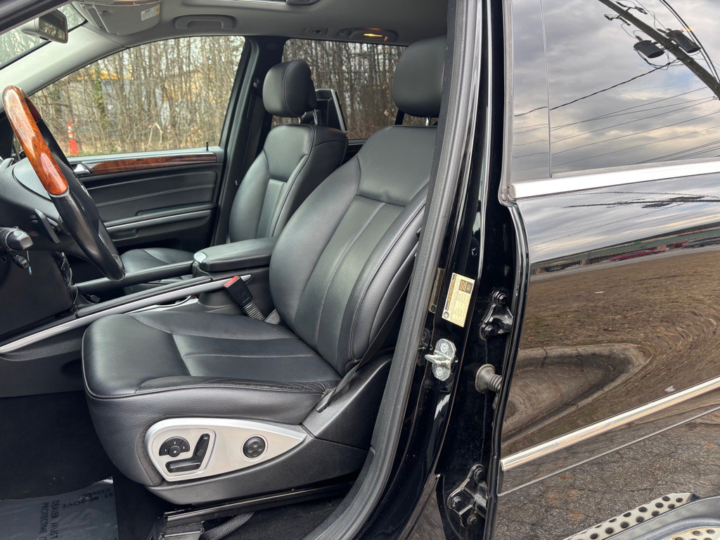 2011 Mercedes-Benz GL-Class Image 22