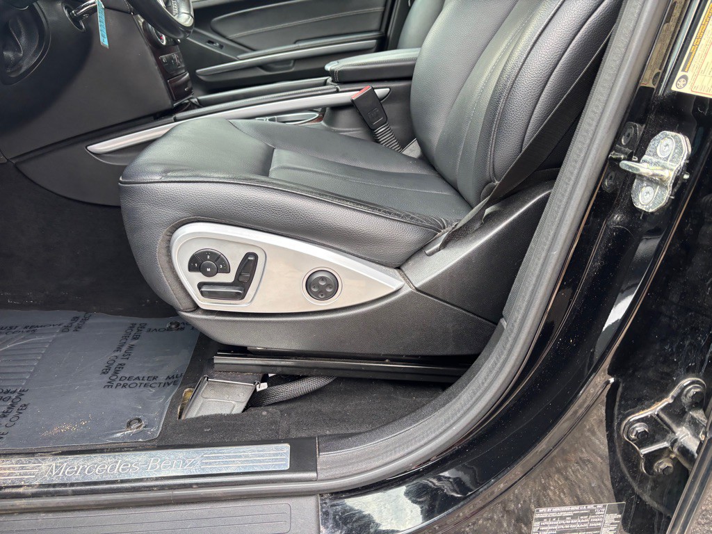 2011 Mercedes-Benz GL-Class Image 24