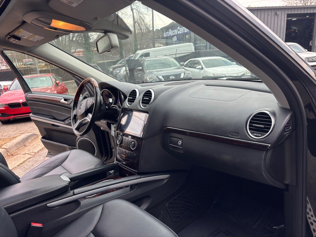 2011 Mercedes-Benz GL-Class Image 29