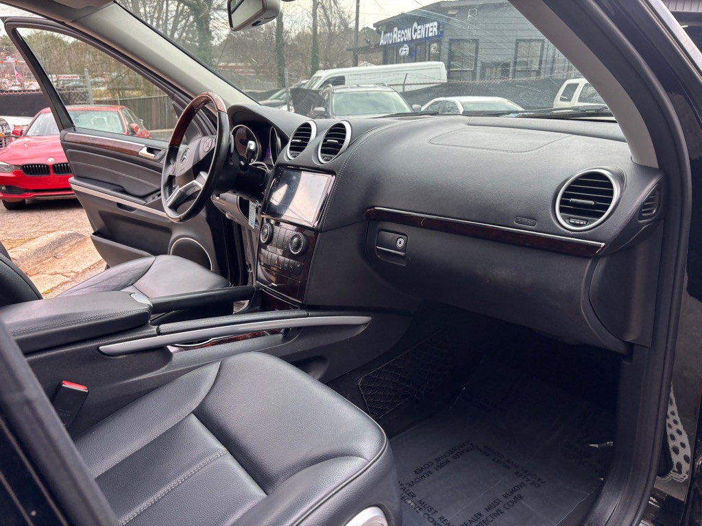 2011 Mercedes-Benz GL-Class Image 30
