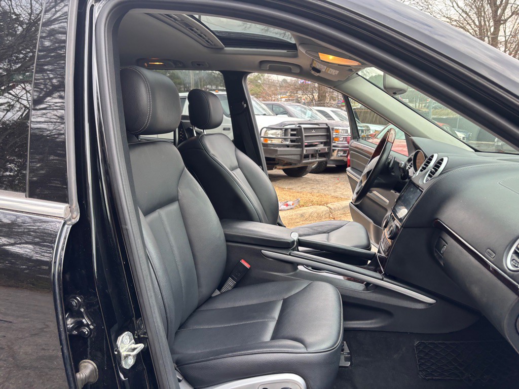 2011 Mercedes-Benz GL-Class Image 31