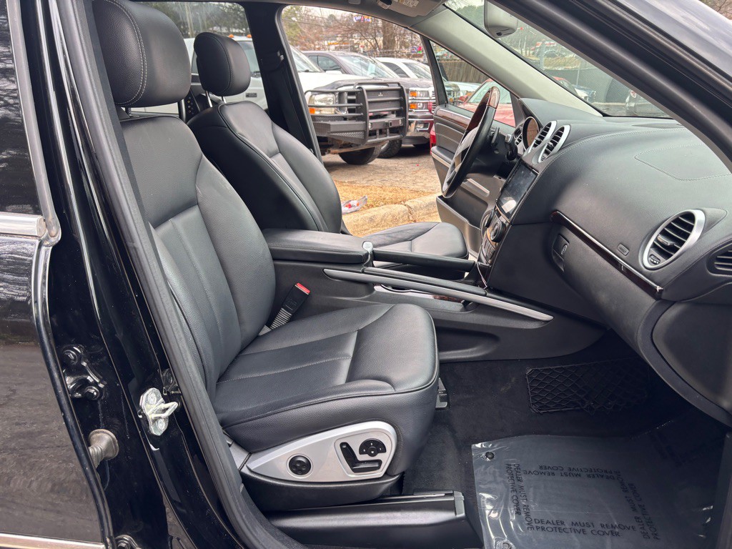 2011 Mercedes-Benz GL-Class Image 32