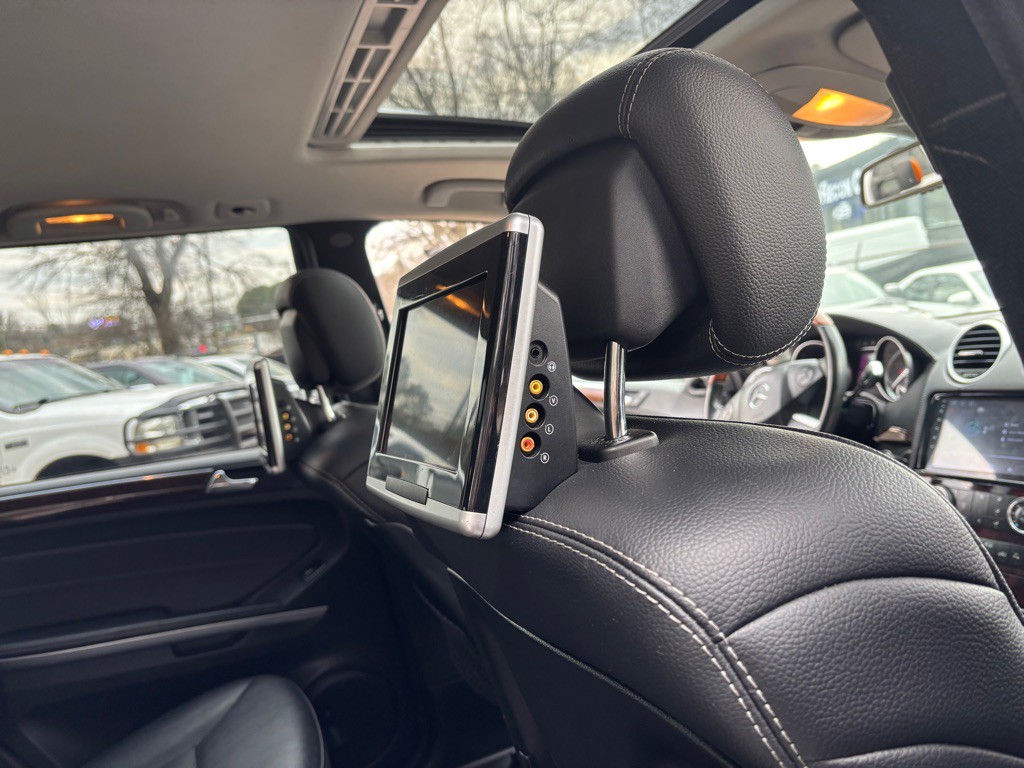 2011 Mercedes-Benz GL-Class Image 46