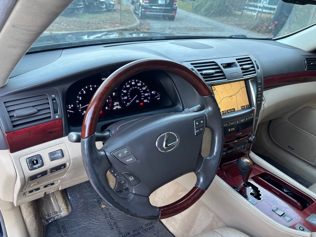 2008 Lexus LS Image 18