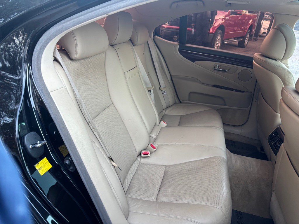 2008 Lexus LS Image 30