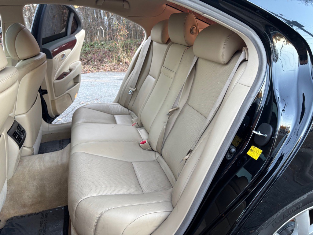 2008 Lexus LS Image 32
