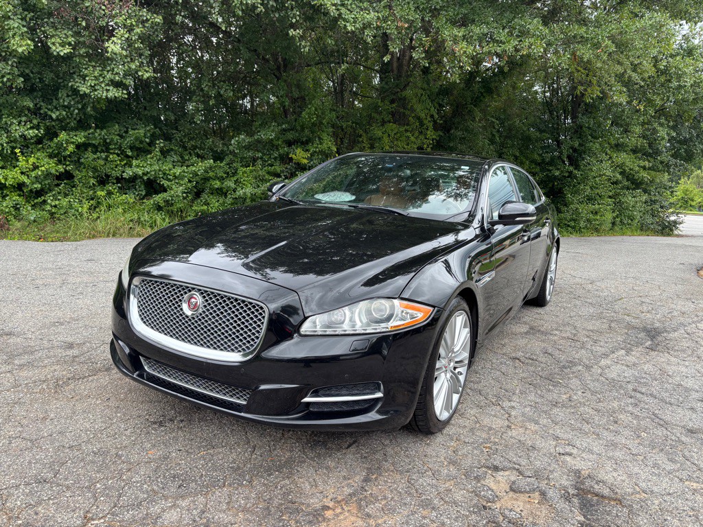 2015 Jaguar XJ Image 2