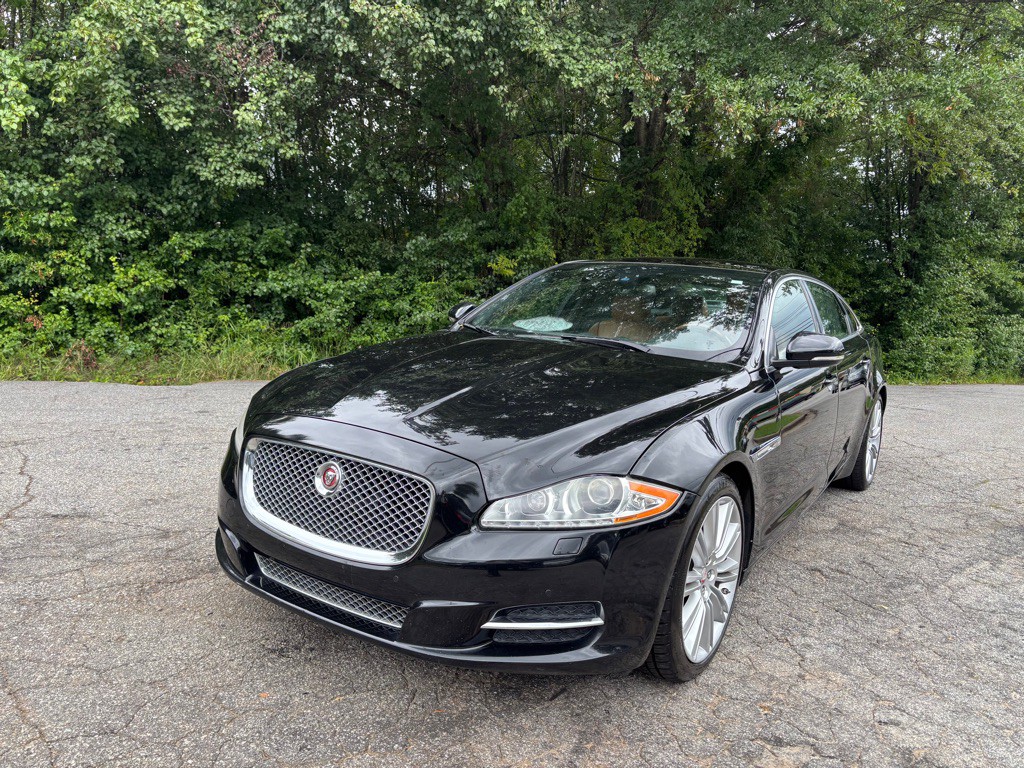 2015 Jaguar XJ Image 3