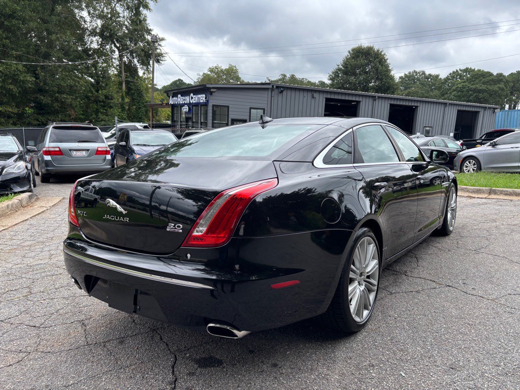 2015 Jaguar XJ Image 9