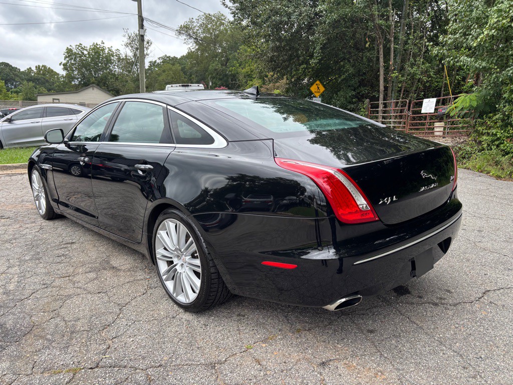 2015 Jaguar XJ Image 12