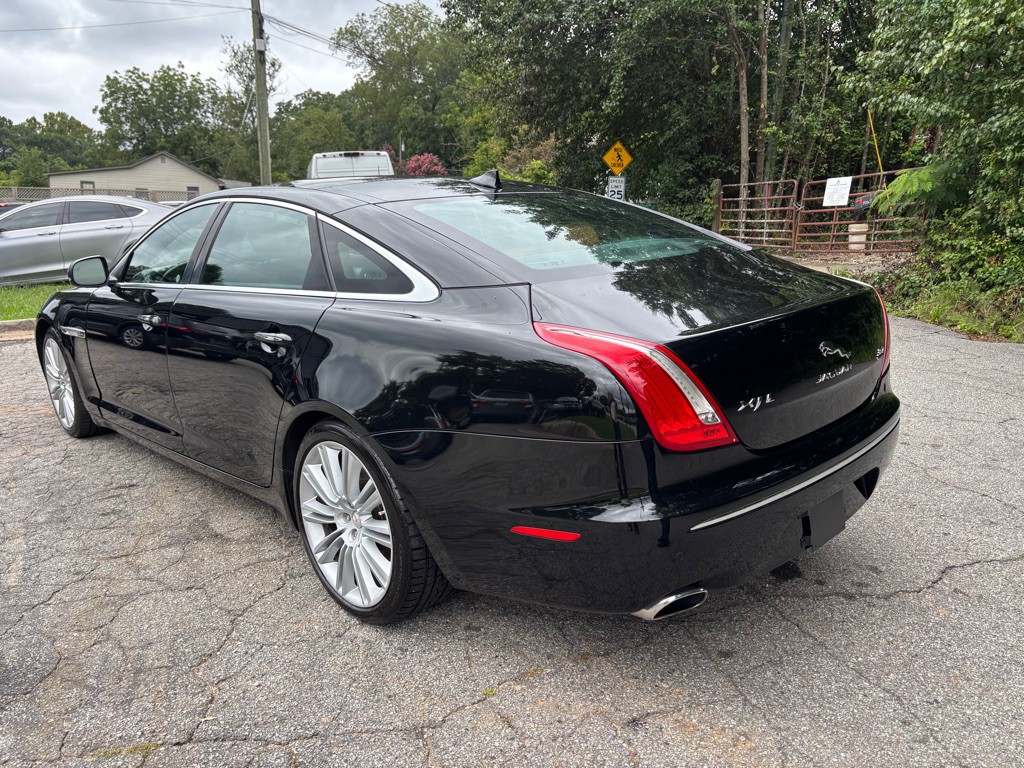 2015 Jaguar XJ Image 13