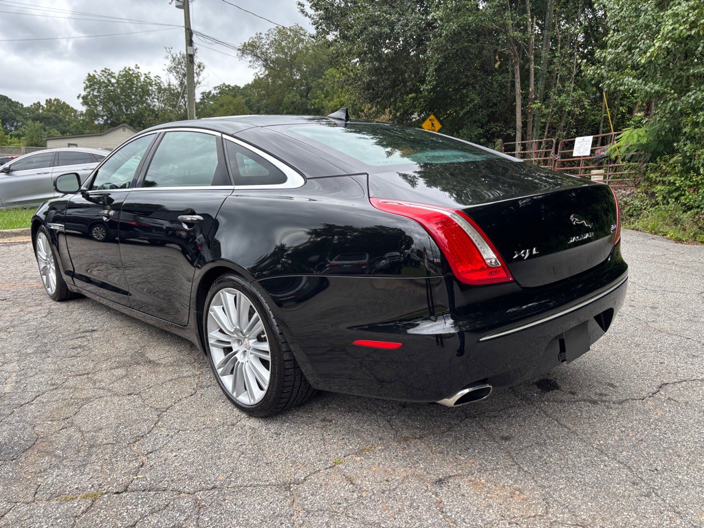 2015 Jaguar XJ Image 14