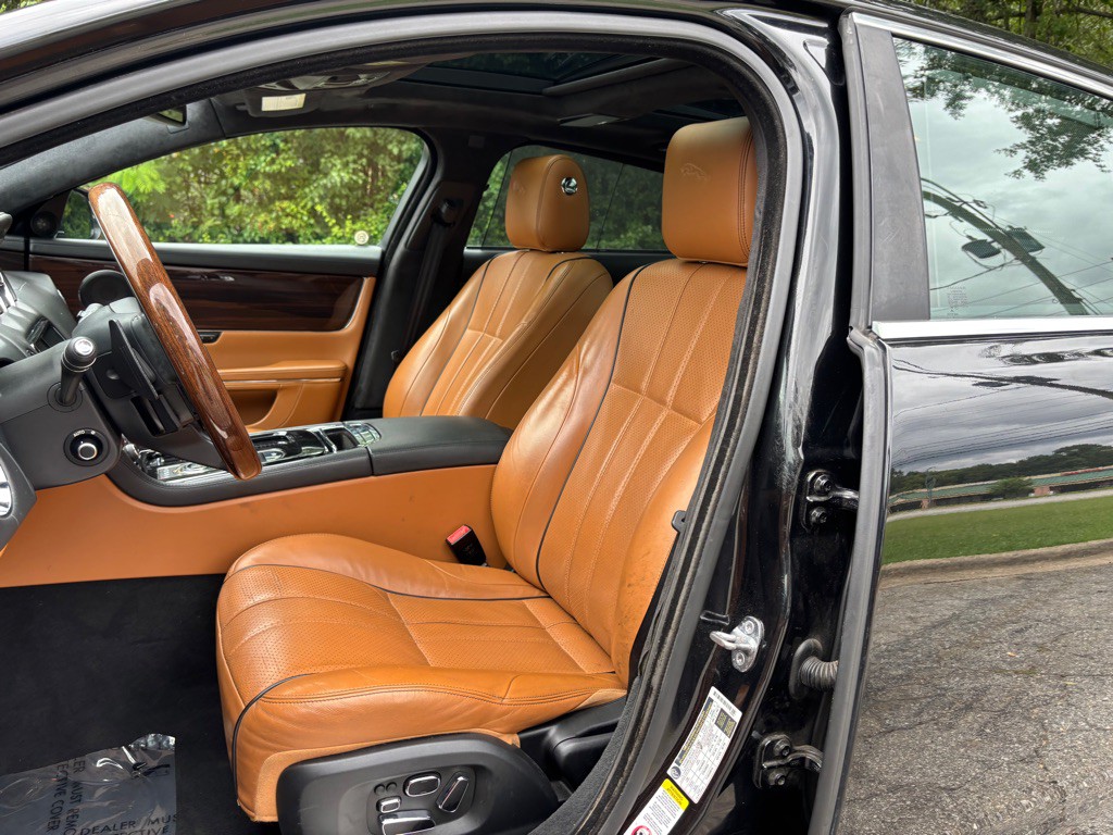 2015 Jaguar XJ Image 19