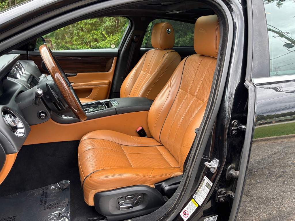 2015 Jaguar XJ Image 20