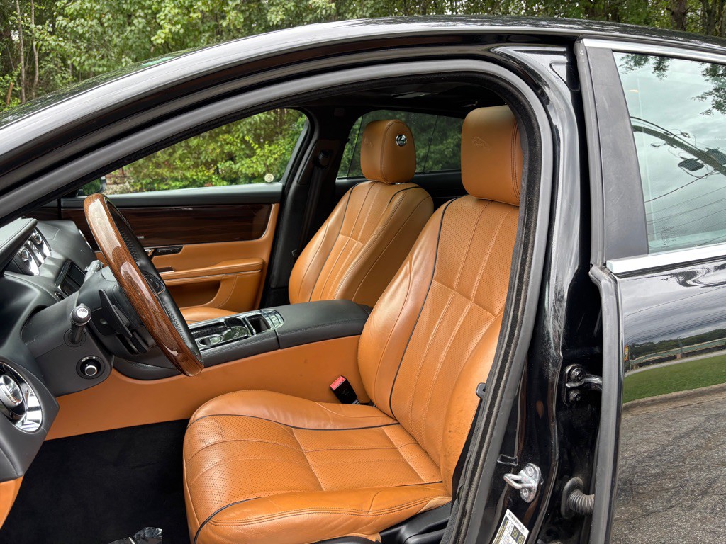 2015 Jaguar XJ Image 21