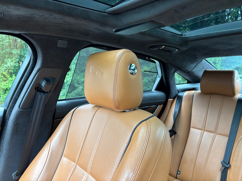 2015 Jaguar XJ Image 25