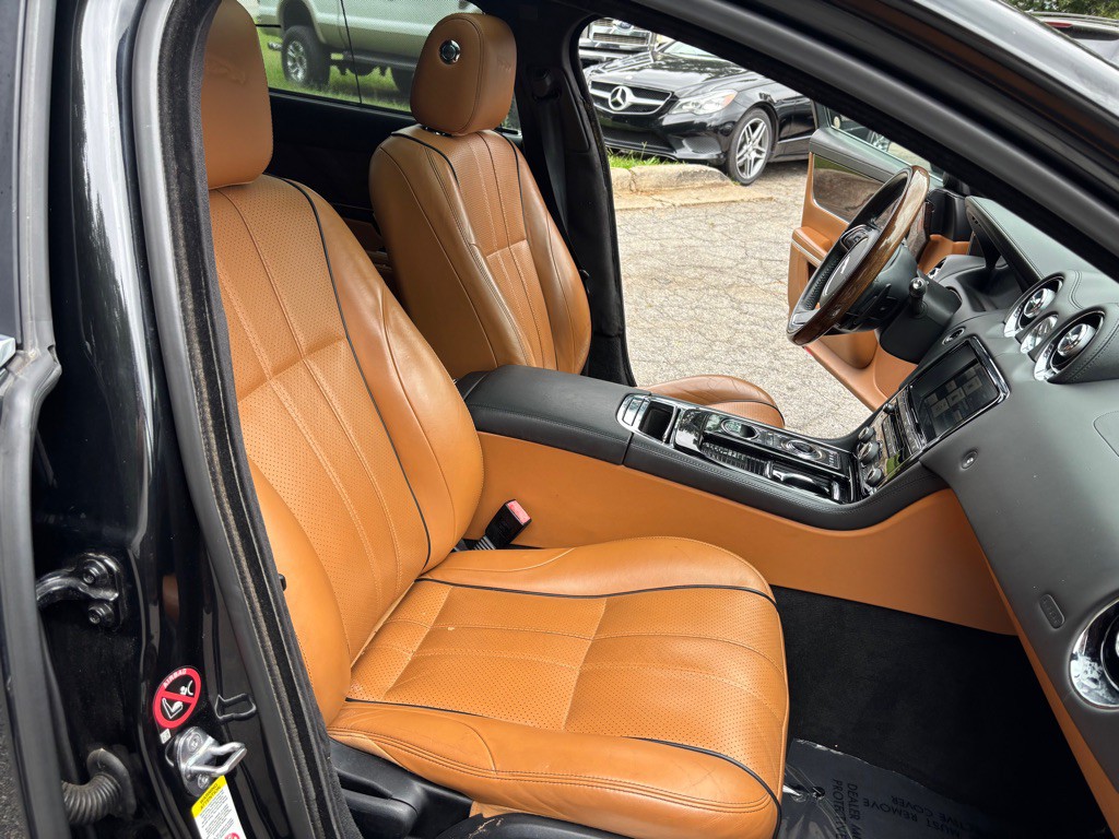2015 Jaguar XJ Image 29