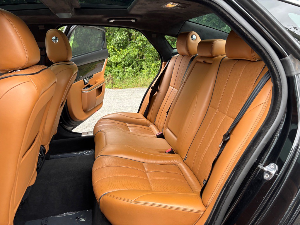 2015 Jaguar XJ Image 43