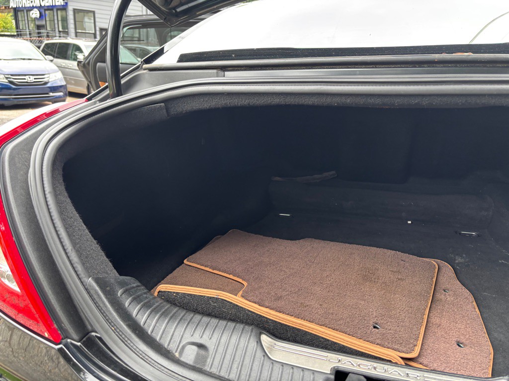 2015 Jaguar XJ Image 50