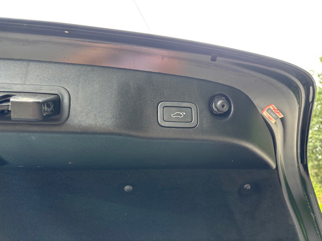 2015 Jaguar XJ Image 52