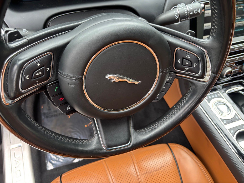 2015 Jaguar XJ Image 55