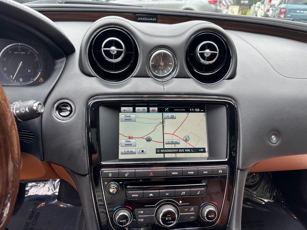 2015 Jaguar XJ Image 57